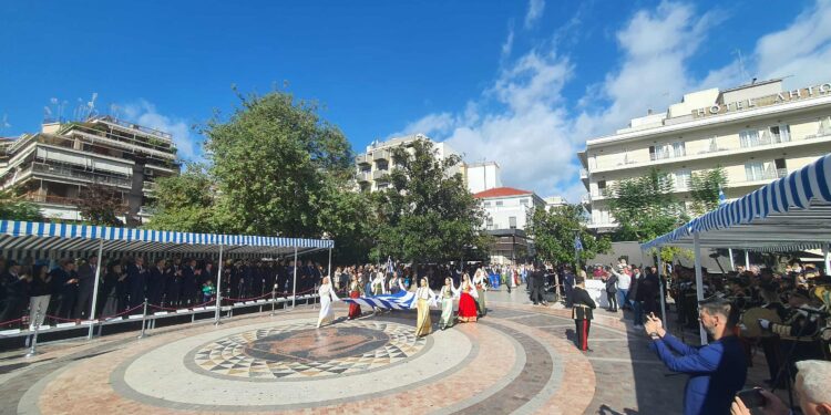 Παρέλαση – Αγρίνιο: Με νεανικά χαμόγελα, ενθουσιασμό και υπερηφάνεια γέμισε το κέντρο της πόλης για την εθνική επέτειο της 28ης Οκτωβρίου (ΒΙΝΤΕΟ)