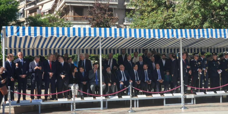 Παρέλαση – Αγρίνιο: Με νεανικά χαμόγελα, ενθουσιασμό και υπερηφάνεια γέμισε το κέντρο της πόλης για την εθνική επέτειο της 28ης Οκτωβρίου (ΒΙΝΤΕΟ)