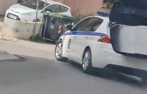 Αστυνομικός μετέφερε ψυγείο με περιπολικό – Ταυτοποιήθηκε, διατάχθηκε ΕΔΕ