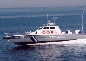 Διάσωση 17 αλλοδαπών στη Λέσβο. Μια γυναίκα ανασύρθηκε αναίσθητη