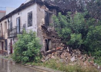 Μεσολόγγι: Κατέρρευσε παλιό σπίτι μετά τις έντονες βροχοπτώσεις