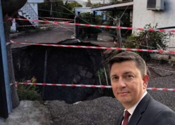 Τριανταφυλλάκης για τον κρατήρα στις Φυτείες: Παρακολουθούμε το φαινόμενο και βρισκόμαστε σε ετοιμότητα