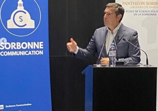 Τσίπρας σε φοιτητές της Σορβόννης: «Ερήμην μου η συζήτηση» για νέο κόμμα – «Ο Μητσοτάκης θα φύγει ή με συνεργασία κομμάτων ή με ανασύνθεση»