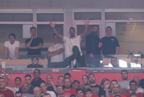 Τζόκοβιτς: Τραγούδησε σύνθημα του Ολυμπιακού σε ματς του Ερυθρού Αστέρα (vid)