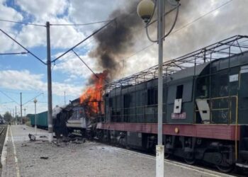 Ουκρανία: 30 τραυματίες από ρωσικό πλήγμα σε σιδηροδρομικό σταθμό στο Σούμι – Ζελένσκι.Χτυπούν εν γνώσει τους αμάχους…