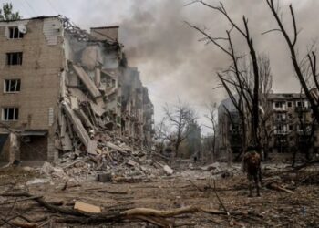 Ουκρανία: Νέα ρωσική επίθεση αφήνει πίσω της καταστροφές σε λιμενικές και σιδηροδρομικές υποδομές