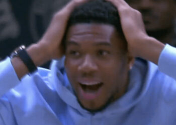 Το βίντεο που έγινε viral: Ο Θανάσης βάζει απίθανο καλάθι και ο Γιάννης… χάνει το μυαλό του! (vid)