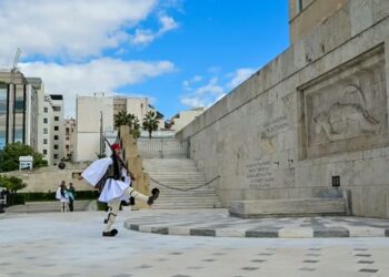 Αντιδράσεις και διαμάχες για τα σχέδια κυβέρνησης στο Μνημείο του Αγνώστου Στρατιώτη