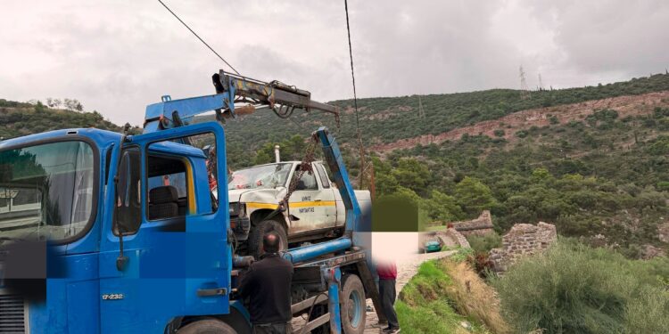 Αιτωλ/νία: Όχημα δήμου κατέληξε σε γκρεμό -τραυματίστηκε ο οδηγός