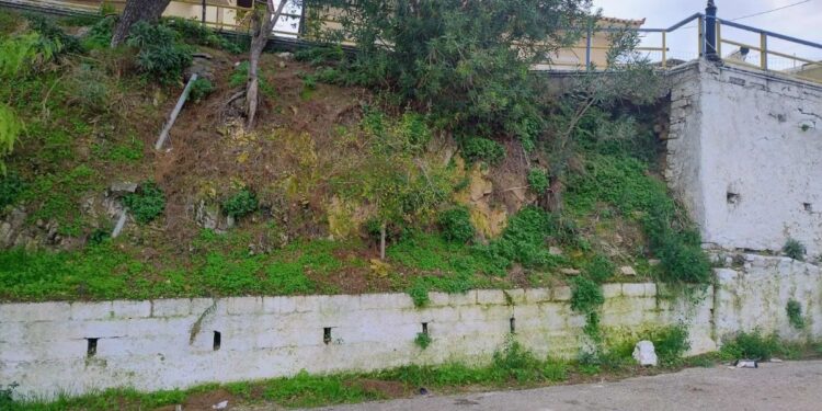 Καθίζηση του οδοστρώματος στη Σταμνά – Παρέμβαση του αντιδημάρχου Ν. Παπανικολάου