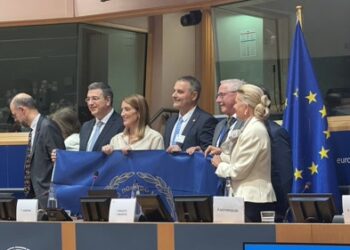 Η Ιερά Πόλη φώτισε το Ευρωκοινοβούλιο