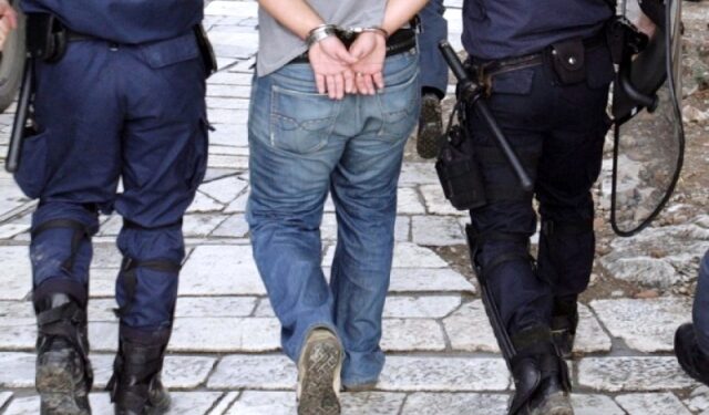 Βόνιτσα: Έπιασαν άνδρα με ναρκωτικά, έκρυβε την κοκαΐνη στο στόμα του!