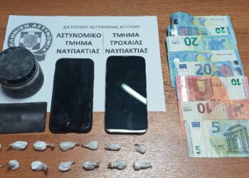 Σοκ στη Ναύπακτο: Συνελήφθησαν δύο μαθητές Λυκείου για διακίνηση ναρκωτικών – Είχαν και καβάτζα σε πυλωτή πολυκατοικίας! (ΦΩΤΟ)