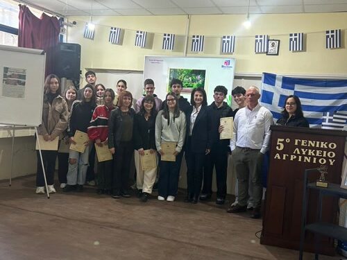 Το 5ο ΓΕΛ Αγρινίου επισκέφτηκε η Αντιδήμαρχος Πολιτισμού κ. Μαρία Παπαγεωργίου για να συγχαρεί από κοντά τους μαθητές