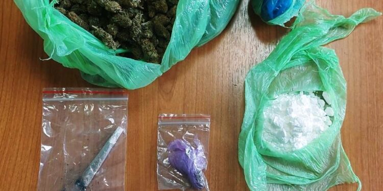 Αγρίνιο: Σύλληψη άνδρα για διακίνηση κοκαΐνης και χασίς (ΦΩΤΟ)