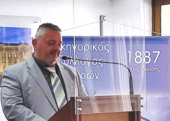 Γιώργος Καρβουνιάρης: Το κράτος των αυλικών του Μητσοτάκη δεν μπορεί πια να κρύψει τη μπόχα της συγκάλυψης