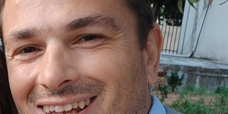 Ανείπωτη θλίψη στο Αγρίνιο για τον πρόωρο θάνατο του 43χρονου αστυνομικού Αντώνη Πελέκη