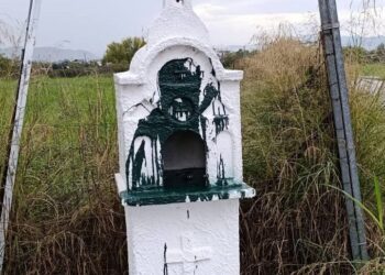 Δοκίμι Αγρινίου: Άγνωστοι βανδάλισαν εικονοστάσι πετώντας μπογιές