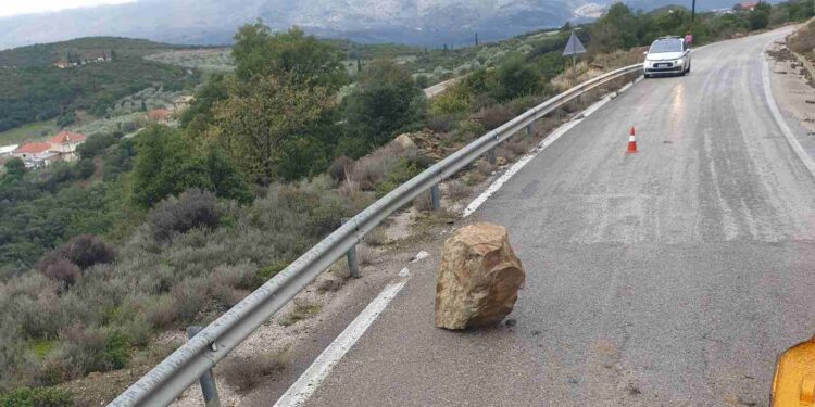 Η κακοκαιρία έπληξε Αγρίνιο, Αμφιλοχία & Αστακό – Άμεση η αντίδραση της Περιφέρειας στα προβλήματα που δημιουργήθηκαν (ΦΩΤΟ)