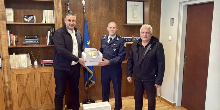 Η Περιφέρεια Δυτικής Ελλάδος παρέδωσε τρεις απινιδωτές