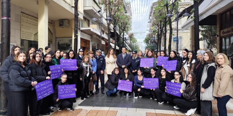 Αγρίνιο: «Δεν σωπαίνω στη βία κατά των γυναικών» – Δράσεις ευαισθητοποίησης με μηνύματα (φωτο)