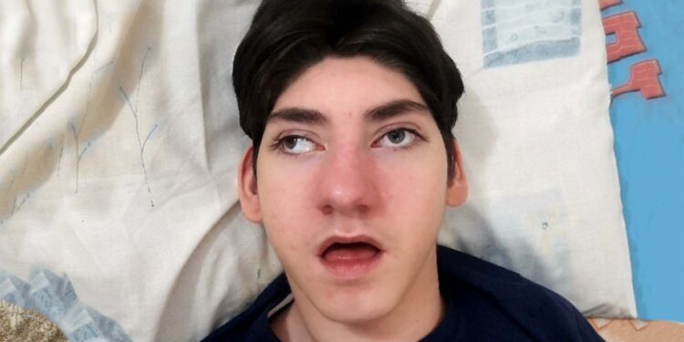 Ο 17χρονος Αγρινιώτης Χριστόφορος χρειάζεται άμεσα ένα αναβατόριο κάθετης ανύψωσης! Όλοι μαζί για τον Χριστόφορο!