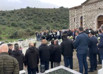 Το τελευταίο «αντίο» στον πατέρα του Νίκου Χαρδαλιά, Γιώργο, στην Αμφιλοχία