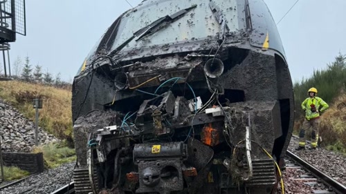 Κατολίσθηση προκάλεσε τον εκτροχιασμό του τρένου στη Βρετανία – Τέσσερις τραυματίες