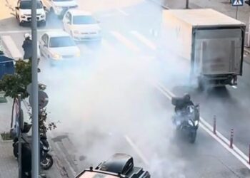 Αναταραχή έξω από τα δικαστήρια στη δίκη του Άλκη Καμπανού – Παρέμβαση της αστυνομίας με δακρυγόνα