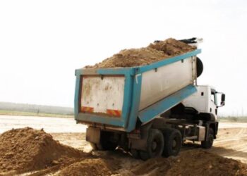 Λεπενού: Ξεφόρτωνε πέτρες και χώμα σε κοινοτική έκταση και συνελήφθη