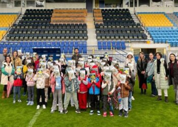 Το Δημοτικό Σχολείο Φυτειών στο γήπεδο του Παναιτωλικού