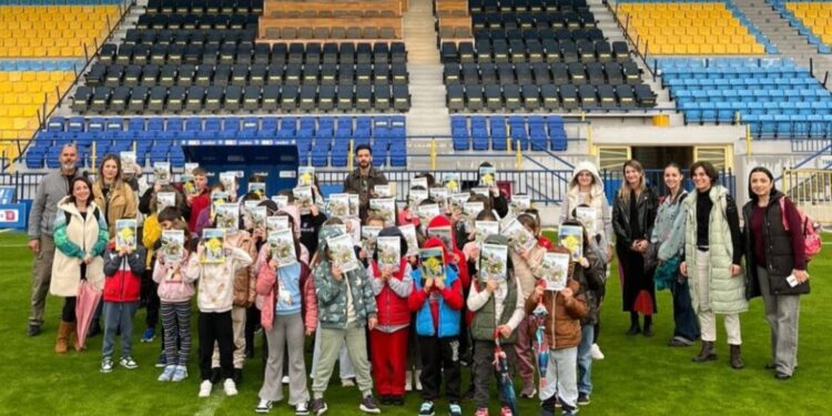 Το Δημοτικό Σχολείο Φυτειών στο γήπεδο του Παναιτωλικού