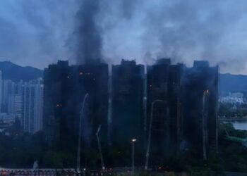 Χονγκ Χονγκ: Πυρκαγιά σε ουρανοξύστες αφήνει πίσω 44 νεκρούς και εκατοντάδες αγνοούμενους