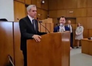 Ο Υφυπουργός Εργασίας Κώστας Καραγκούνης με μαθητές του Πύργου για τη σύγχρονη αγορά εργασίας