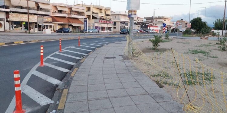 Αγρίνιο: Χρειάστηκαν κολωνάκια για το παρκάρισμα πάνω στον κόμβο Τσίγκα!