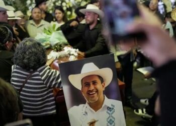 Σοκ στο Μεξικό: Δολοφονία δημάρχου σε δημόσια εκδήλωση