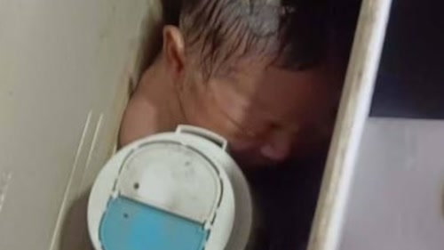 Σοκαριστικό περιστατικό στη Ταϊλάνδη: Νεογέννητο κοριτσάκι εγκαταλείφθηκε σε καζανάκι τουαλέτας