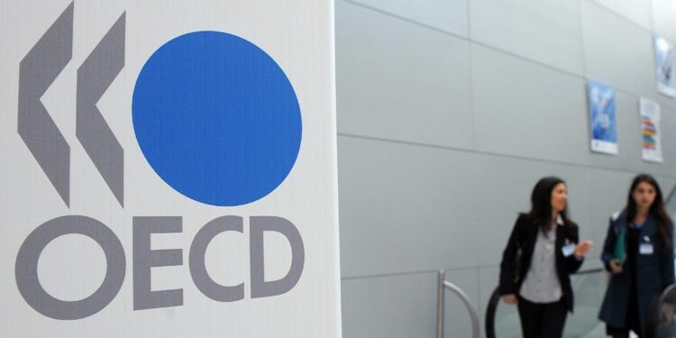 Σε υψηλά επίπεδα οι ροές ξένων άμεσων επενδύσεων στην Ελλάδα – Τι αποκαλύπτει ο ΟΟΣΑ