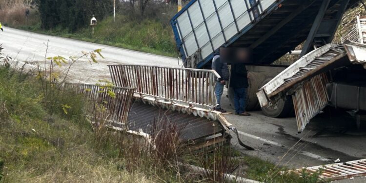 Κυκλοφοριακές αλλαγές στην ΕΟ Αντιρρίου – Ιωαννίνων για αποκατάσταση πεζογέφυρας στη Νεάπολη