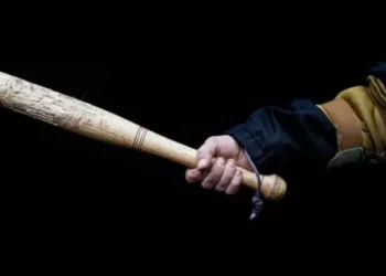 Μεσολόγγι: Άνδρας κυκλοφορούσε με δύο ρόπαλα!