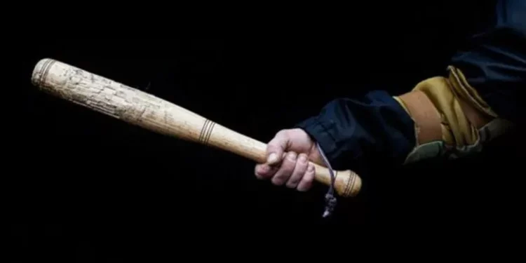 Μεσολόγγι: Άνδρας κυκλοφορούσε με δύο ρόπαλα!