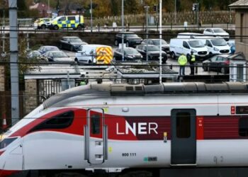 Σιδηροδρομικό χάος στη Βρετανία – Εκτροχιάστηκε τρένο στην Κάμπρια