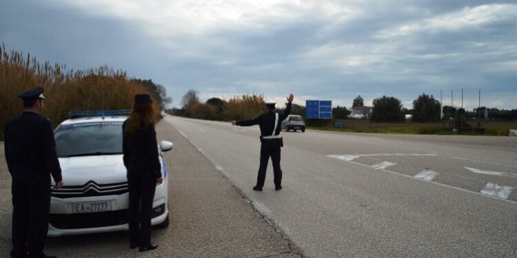 ΕΛ.ΑΣ: 92 πρόστιμα για κράνος στη Δυτική Ελλάδα