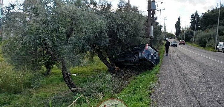 Αιτωλ/νία: Σφοδρή πρόσκρουση αυτοκινήτου σε ελιά