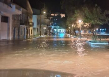 Βόνιτσα: Την «έπνιξε» η κακοκαιρία – Δεκάδες αντλήσεις και κλήσεις στην Πυροσβεστική