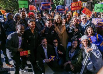 Ο Ζοχράν Μαμντάνι κερδίζει τη Νέα Υόρκη – Τι σημαίνει η ήττα Κουόμο για τους Δημοκρατικούς