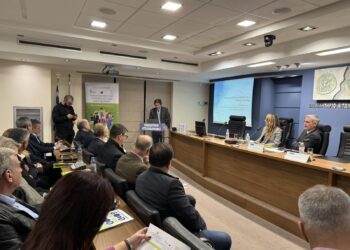 Αγρίνιο: Κατάμεστο το Επιμελητήριο για την εκδήλωση του Υπουργείου Εργασίας (ΦΩΤΟ – ΒΙΝΤΕΟ)