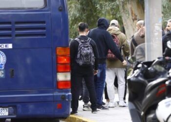 Ελεύθερη με περιοριστικούς όρους η 37χρονη αθλήτρια που εμπλέκεται σε κύκλωμα τηλεφωνικών απατών