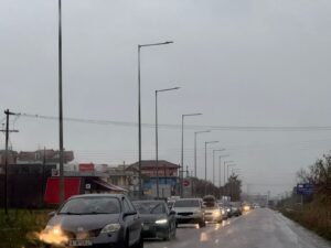 Έξοδος Χριστουγέννων: Ουρές ταλαιπωρίας στην Αντιρρίου-Ιωαννίνων, εξαιτίας των αγροτικών μπλόκων – Σημειωτόν εν μέσω κακοκαιρίας τα οχήματα ΦΩΤΟ & ΒΙΝΤΕΟ