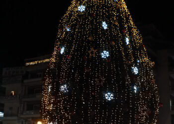 Αγρίνιο: Στις 7 Δεκεμβρίου το άναμμα του Χριστουγεννιάτικου δέντρου – Μουσικές εκδηλώσεις, φαναράκια ευχών και DJ στη μεγάλη χριστουγεννιάτικη γιορτή